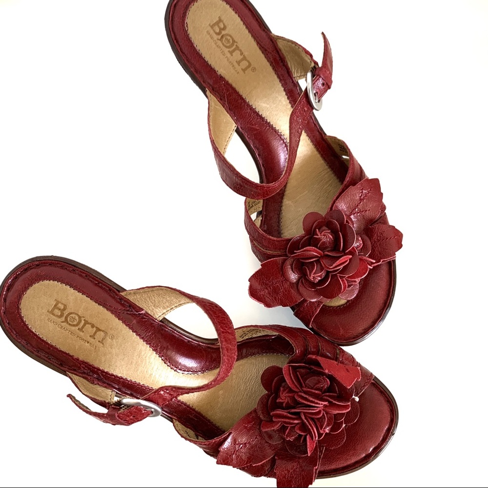 BOC Red flower “CORNFLOWER” SANDAL. NWOT